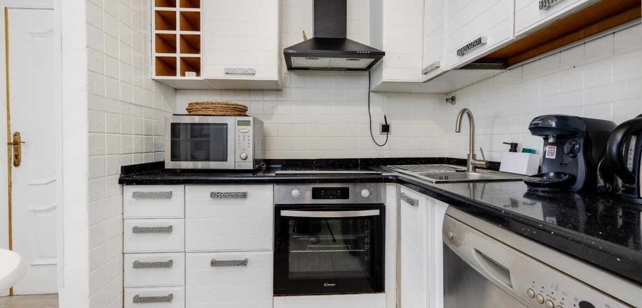 Sale - Apartment / flat -
Torrevieja - Centro