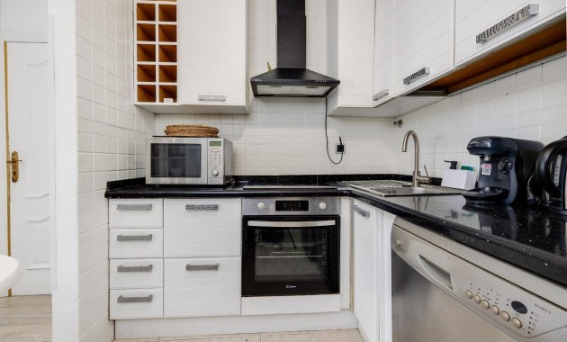 Sale - Apartment / flat -
Torrevieja - Centro