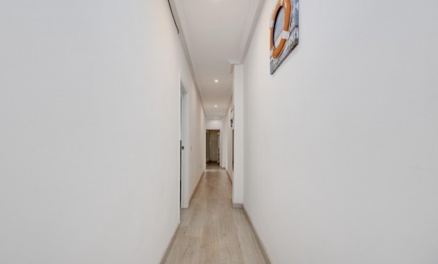 Sale - Apartment / flat -
Torrevieja - Centro