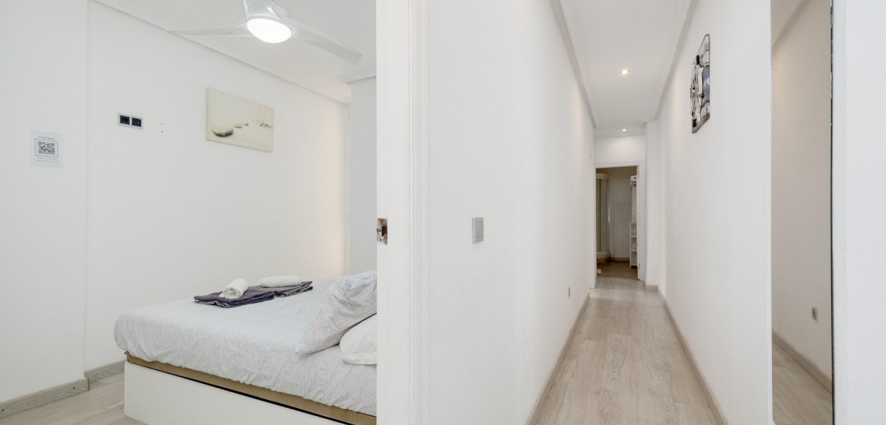 Sale - Apartment / flat -
Torrevieja - Centro