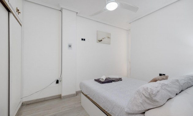 Sale - Apartment / flat -
Torrevieja - Centro
