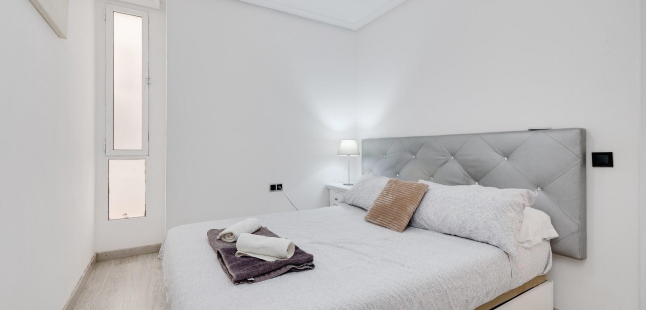 Sale - Apartment / flat -
Torrevieja - Centro