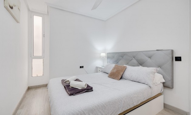 Sale - Apartment / flat -
Torrevieja - Centro