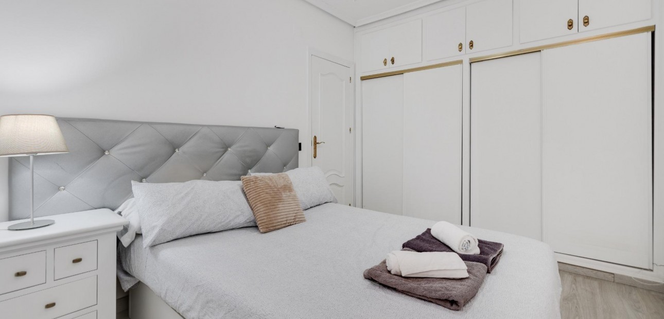 Sale - Apartment / flat -
Torrevieja - Centro