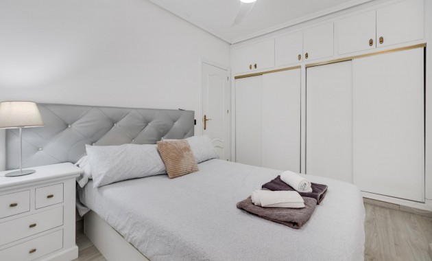 Sale - Apartment / flat -
Torrevieja - Centro