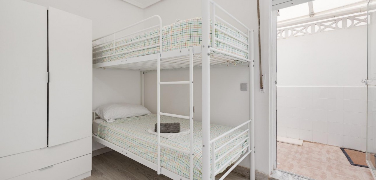 Sale - Apartment / flat -
Torrevieja - Centro