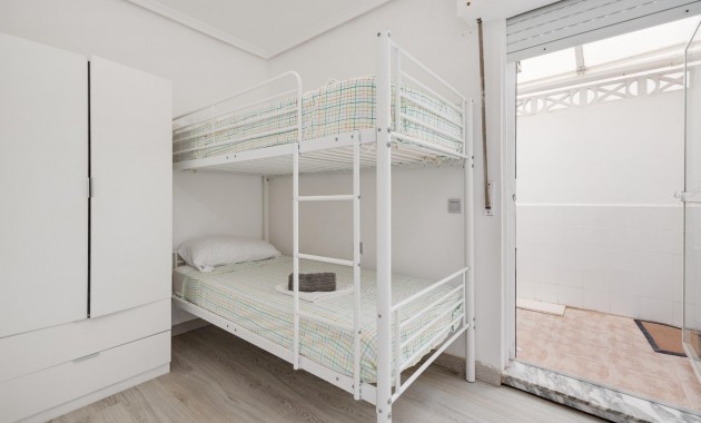 Sale - Apartment / flat -
Torrevieja - Centro