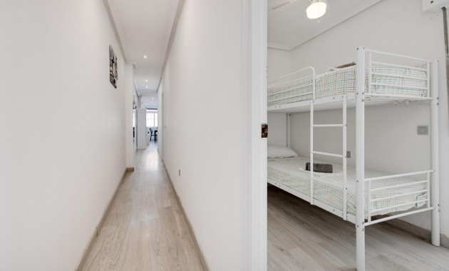 Sale - Apartment / flat -
Torrevieja - Centro