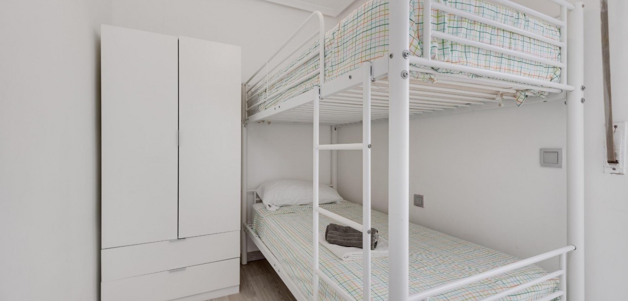 Sale - Apartment / flat -
Torrevieja - Centro