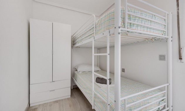 Sale - Apartment / flat -
Torrevieja - Centro