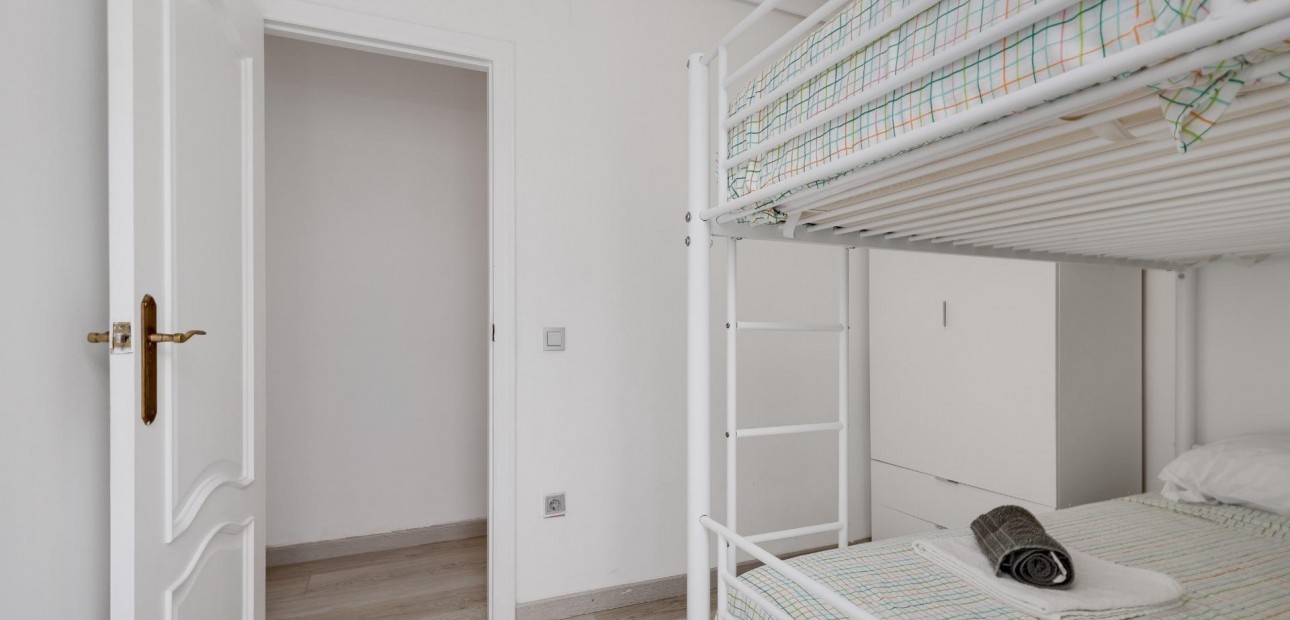 Sale - Apartment / flat -
Torrevieja - Centro
