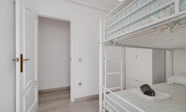 Sale - Apartment / flat -
Torrevieja - Centro