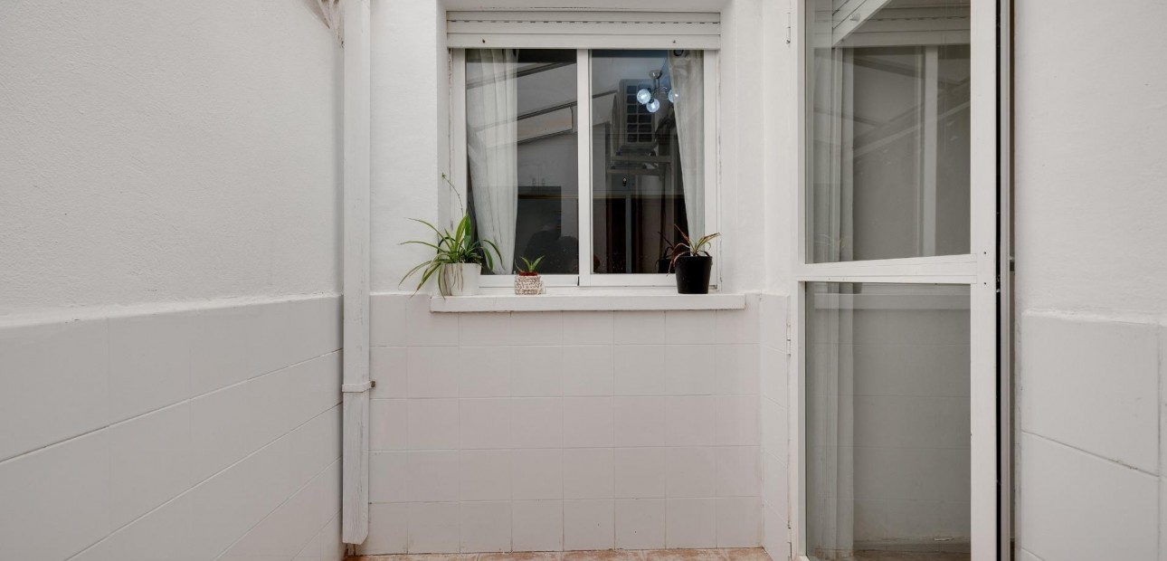 Sale - Apartment / flat -
Torrevieja - Centro