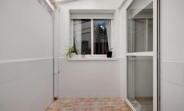 Sale - Apartment / flat -
Torrevieja - Centro
