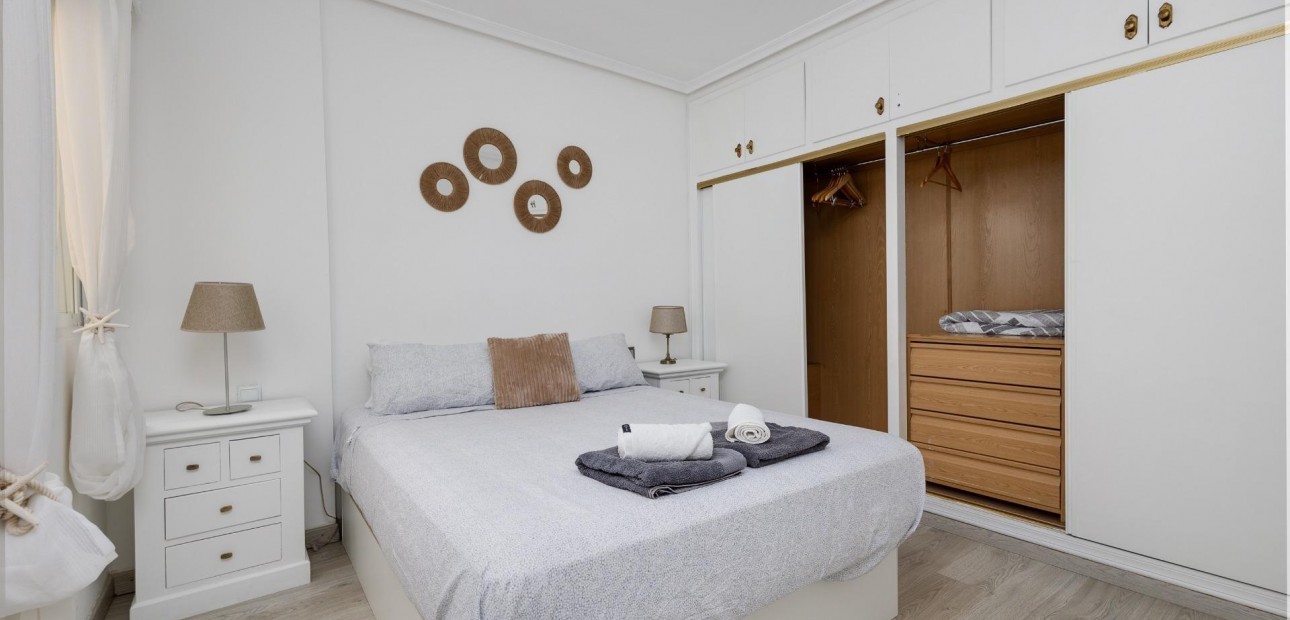 Sale - Apartment / flat -
Torrevieja - Centro