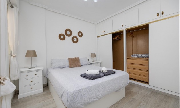 Sale - Apartment / flat -
Torrevieja - Centro