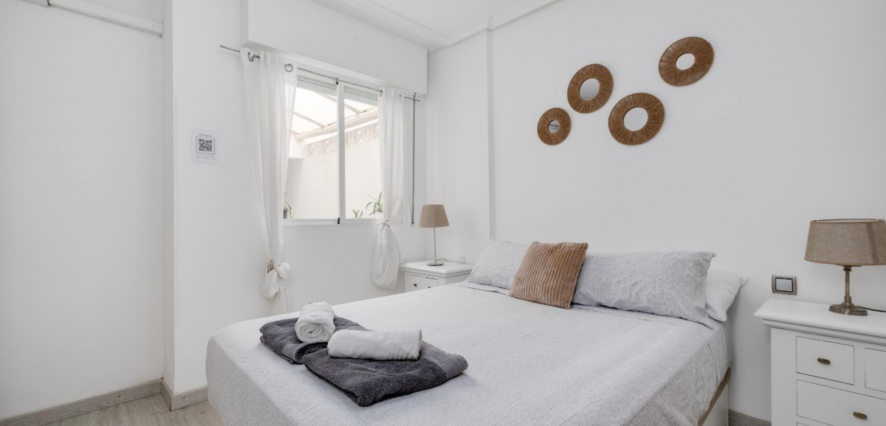 Sale - Apartment / flat -
Torrevieja - Centro