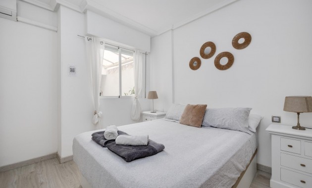 Sale - Apartment / flat -
Torrevieja - Centro