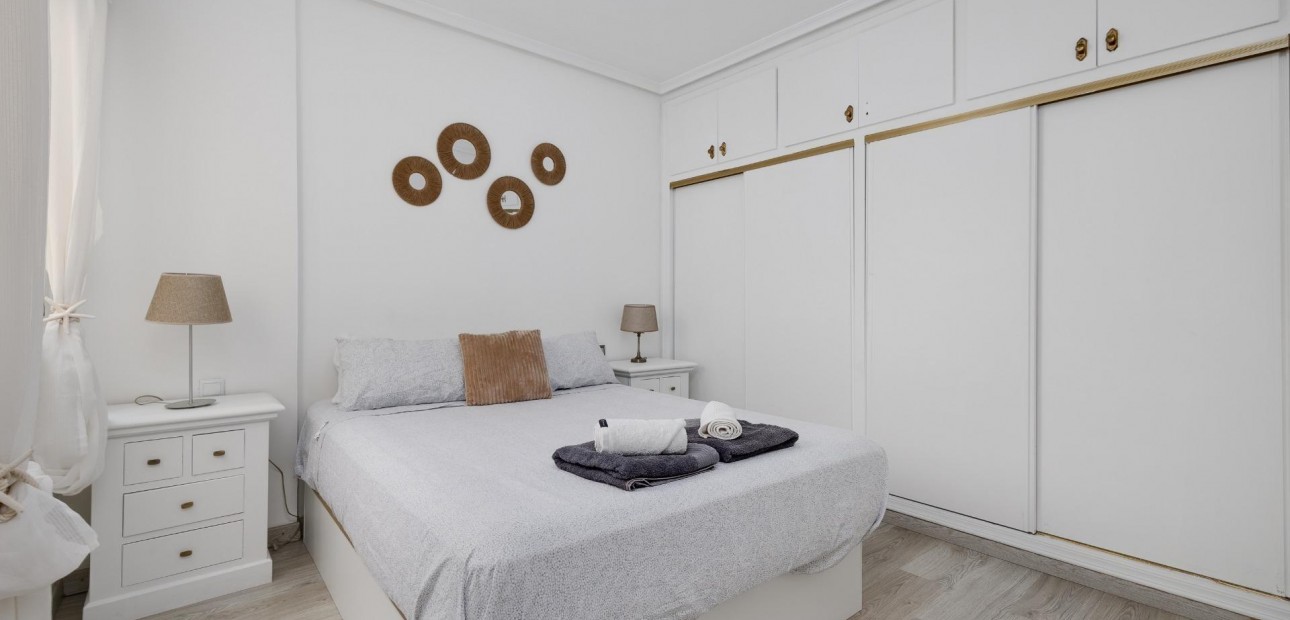 Sale - Apartment / flat -
Torrevieja - Centro