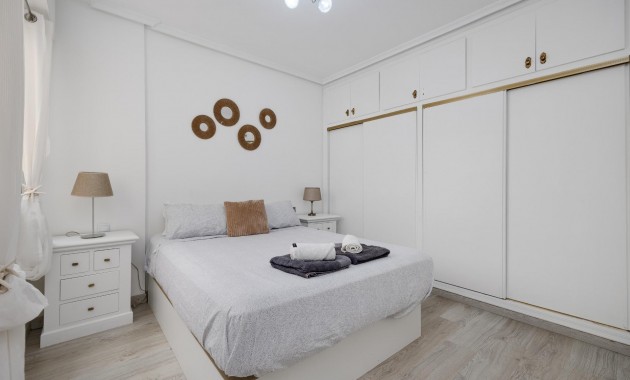Sale - Apartment / flat -
Torrevieja - Centro