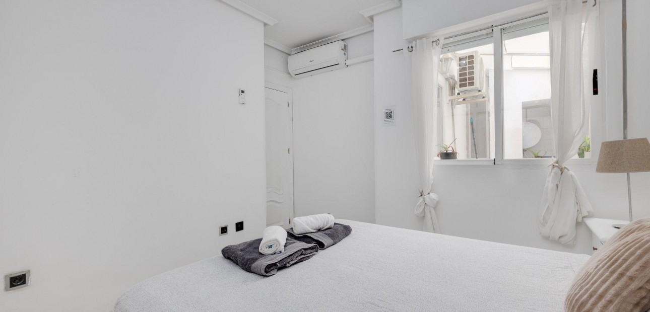 Sale - Apartment / flat -
Torrevieja - Centro