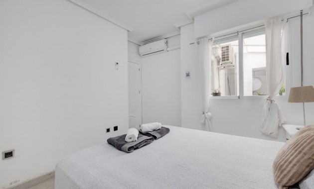 Sale - Apartment / flat -
Torrevieja - Centro