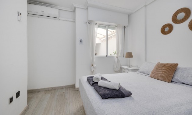 Sale - Apartment / flat -
Torrevieja - Centro