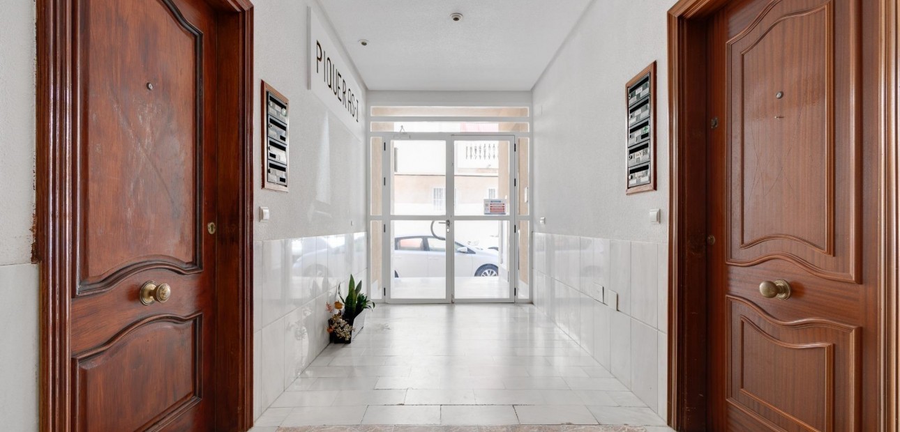 Sale - Apartment / flat -
Torrevieja - Centro