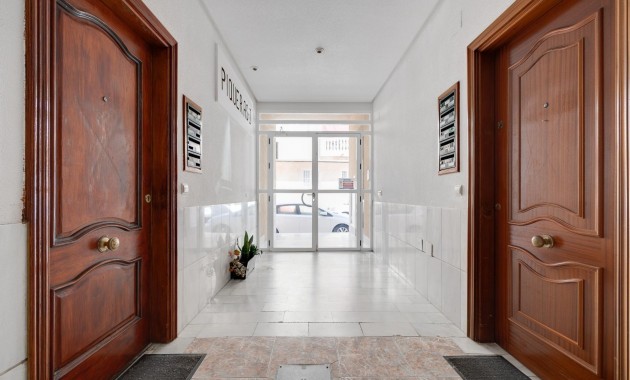 Sale - Apartment / flat -
Torrevieja - Centro
