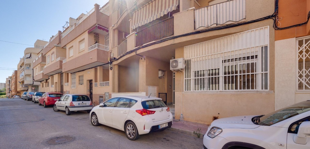 Sale - Apartment / flat -
Torrevieja - Centro