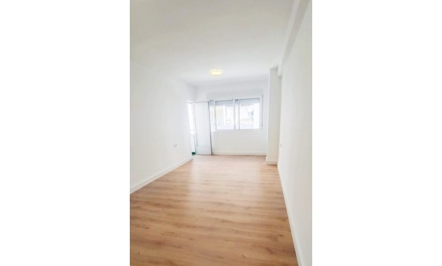 Herverkoop - Appartement / flat -
Torrevieja - Torrevieja - Centre