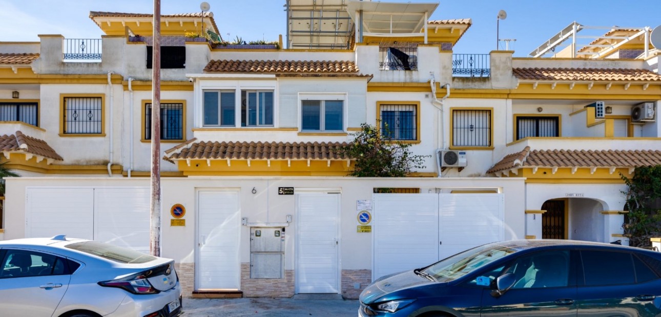 Herverkoop - Herenhuis -
Torrevieja - Aguas Nuevas
