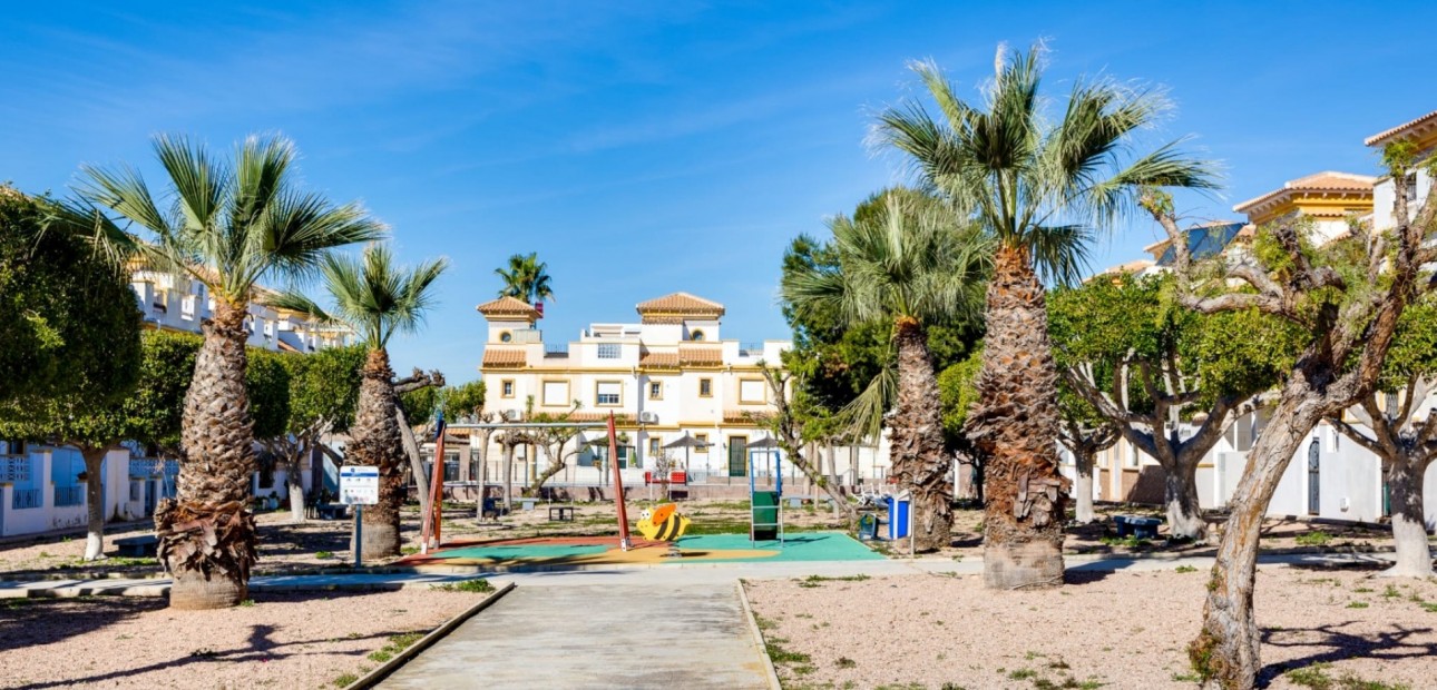 Herverkoop - Herenhuis -
Torrevieja - Aguas Nuevas