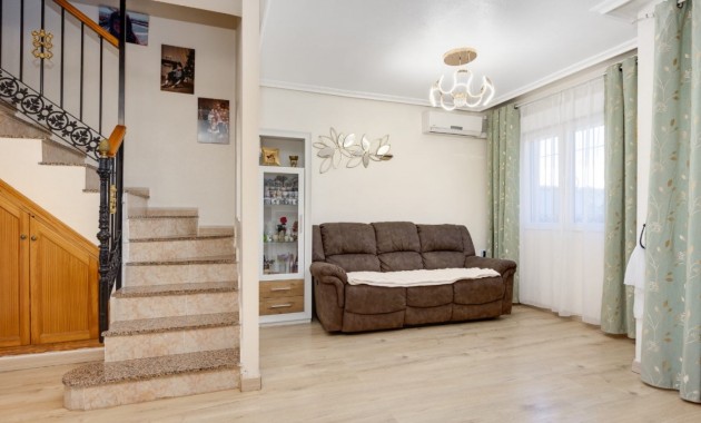 Herverkoop - Herenhuis -
Torrevieja - Aguas Nuevas