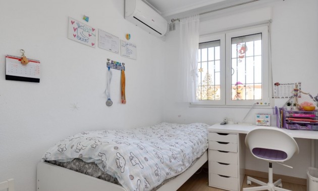 Herverkoop - Herenhuis -
Torrevieja - Aguas Nuevas