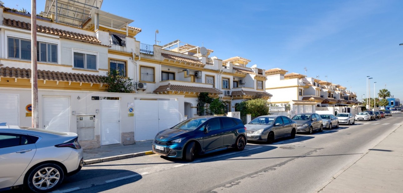 Herverkoop - Herenhuis -
Torrevieja - Aguas Nuevas