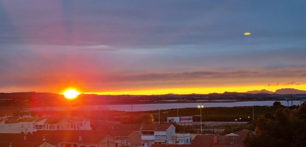 Sale - Apartment / flat -
Torrevieja - Playa Los Naufragos