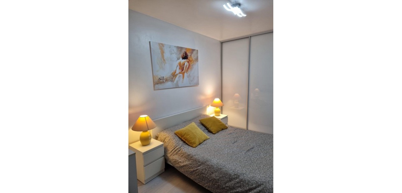 Sale - Apartment / flat -
Torrevieja - Playa Los Naufragos