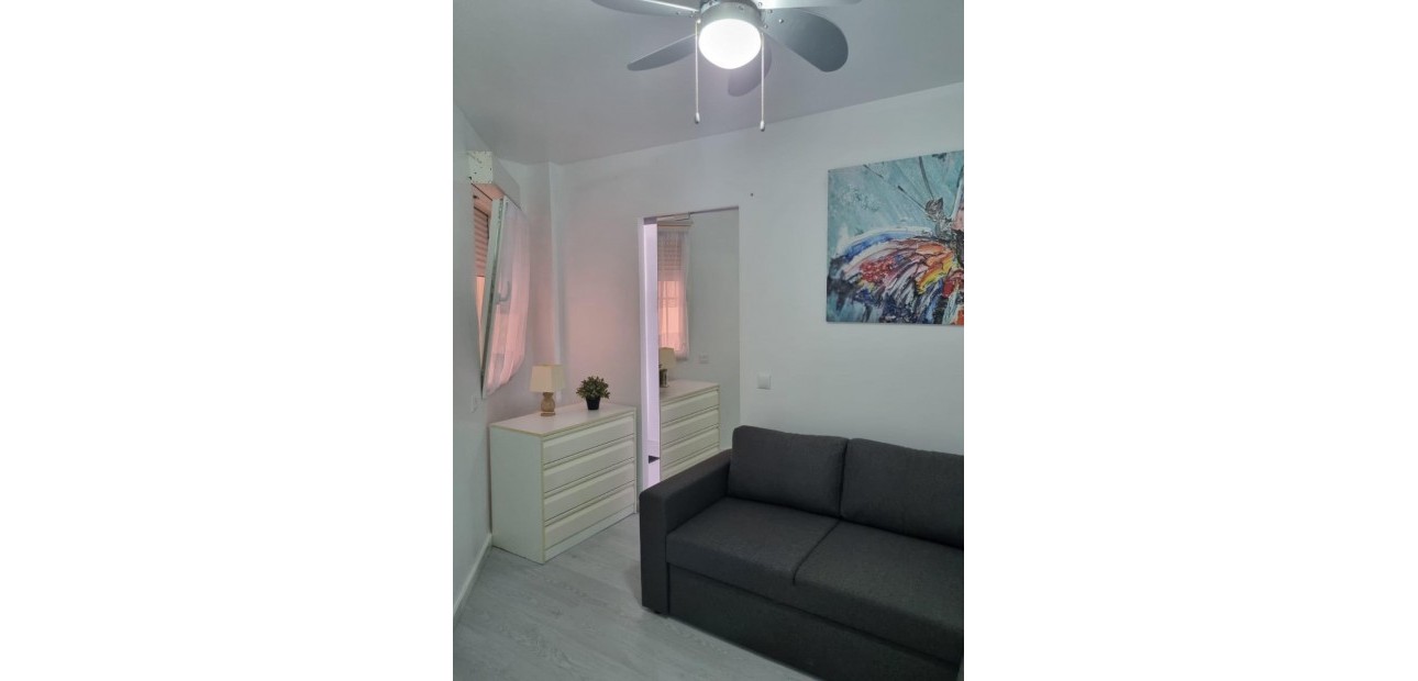 Sale - Apartment / flat -
Torrevieja - Playa Los Naufragos
