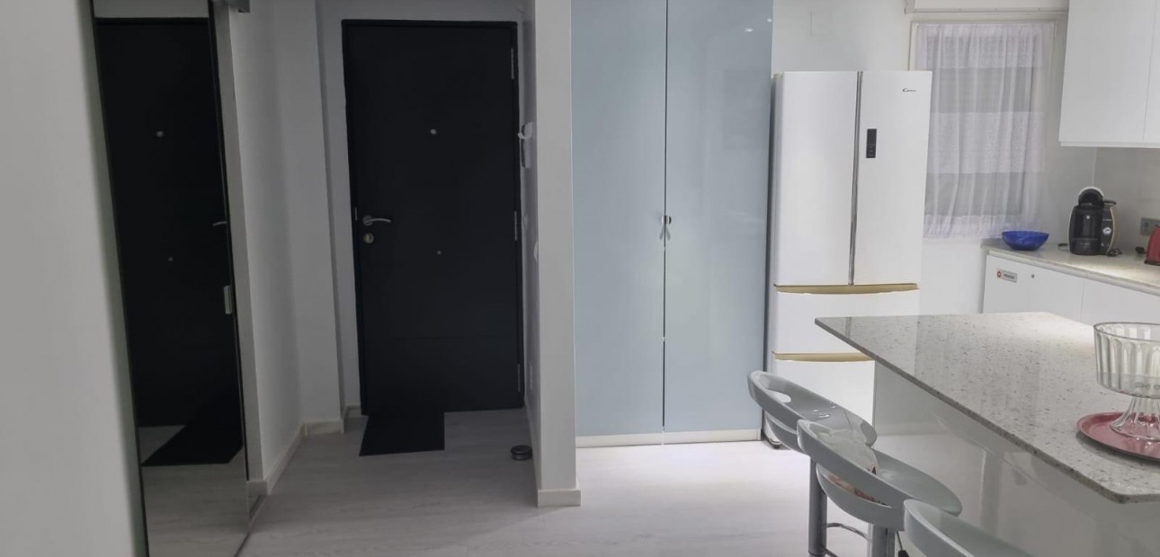 Sale - Apartment / flat -
Torrevieja - Playa Los Naufragos