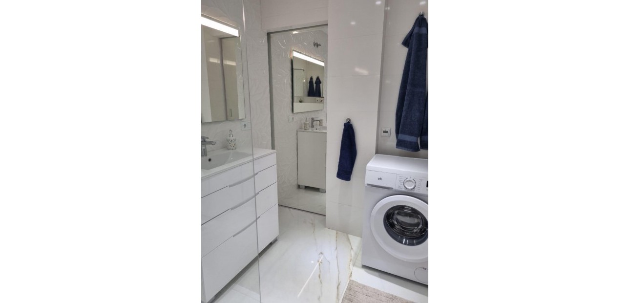 Sale - Apartment / flat -
Torrevieja - Playa Los Naufragos