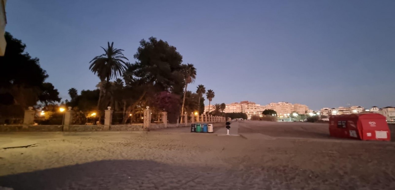 Sale - Apartment / flat -
Torrevieja - Playa Los Naufragos