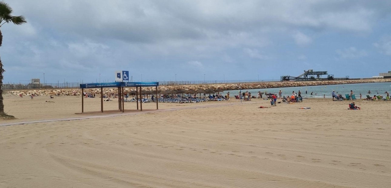Sale - Apartment / flat -
Torrevieja - Playa Los Naufragos