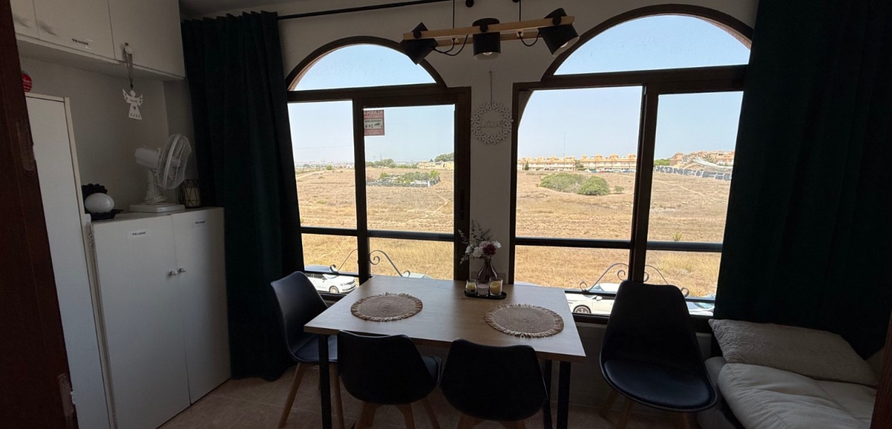 Sale - Apartment / flat -
Torrevieja - Torre La Mata