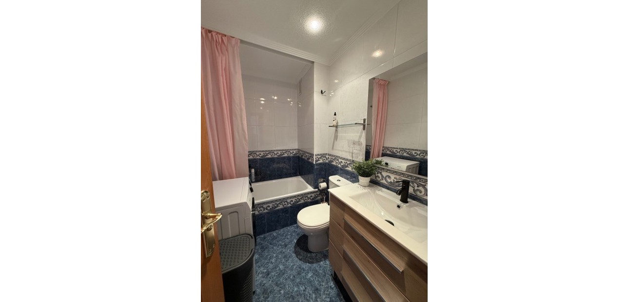 Sale - Apartment / flat -
Torrevieja - Torre La Mata