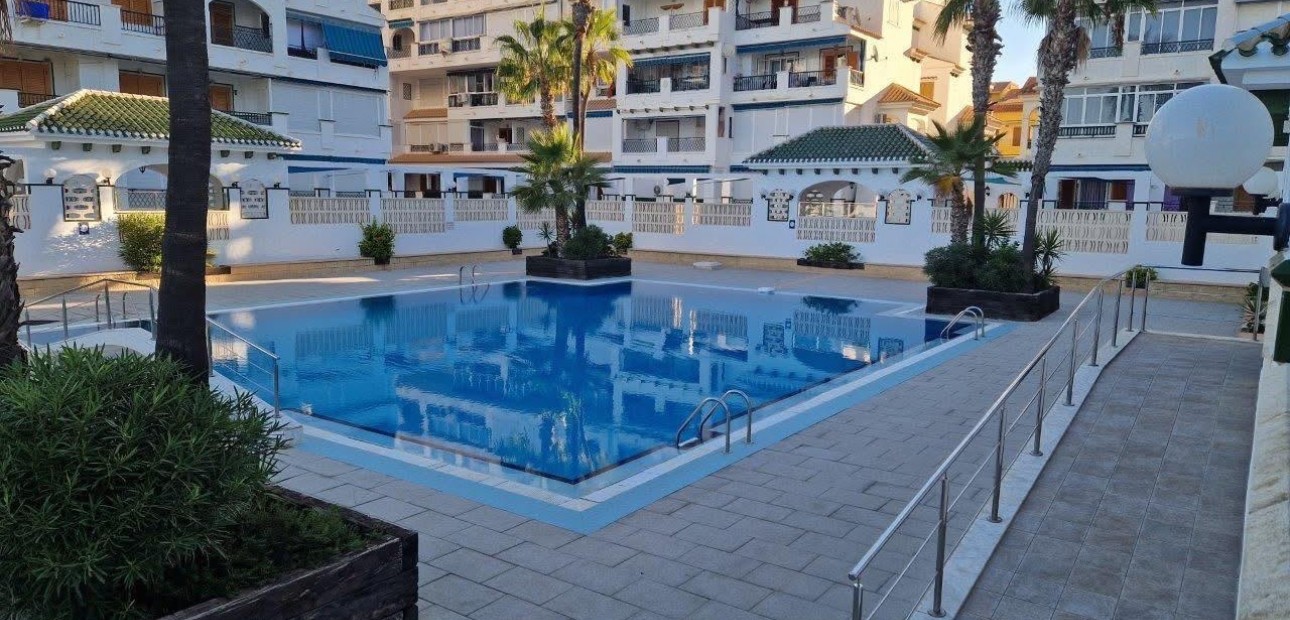 Sale - Apartment / flat -
Torrevieja - Torre La Mata