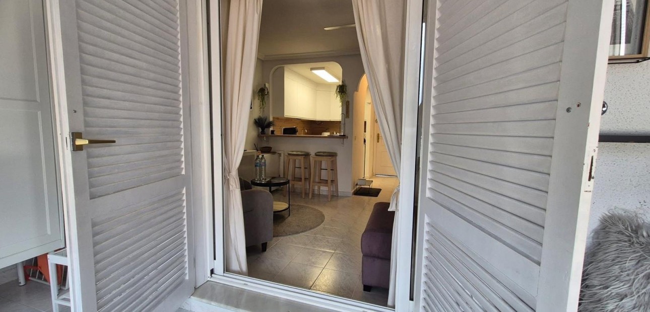 Sale - Apartment / flat -
Torrevieja - Torre La Mata
