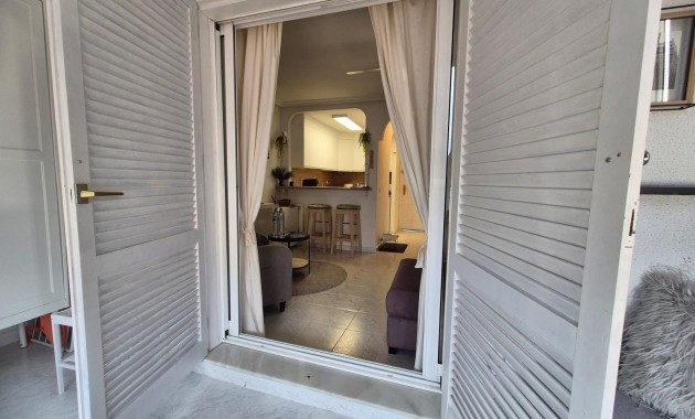 Sale - Apartment / flat -
Torrevieja - Torre La Mata