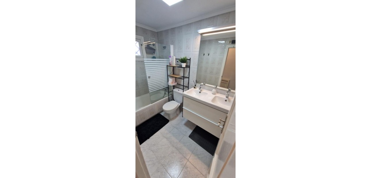 Sale - Apartment / flat -
Torrevieja - Torre La Mata