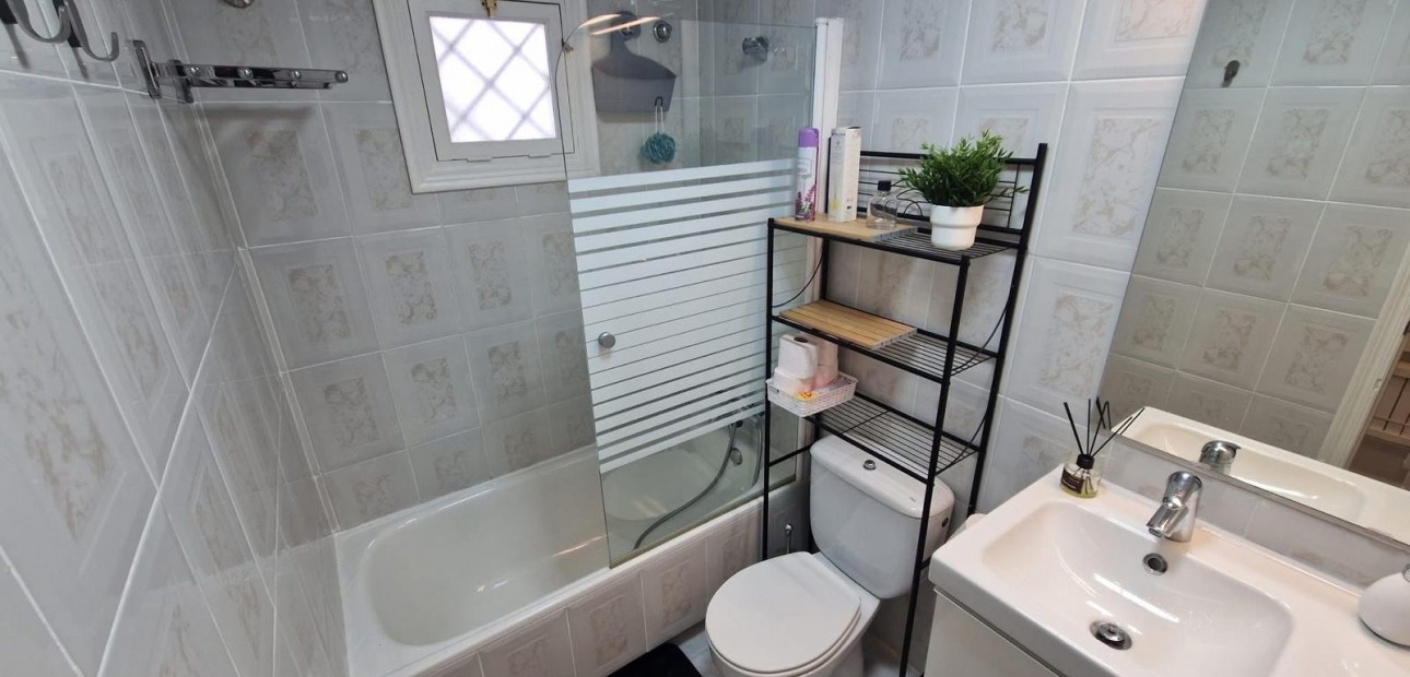 Sale - Apartment / flat -
Torrevieja - Torre La Mata